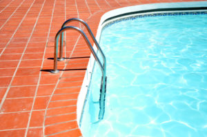 Instalar escalera de acceso a piscina en Oleiros